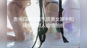 寒假趴墙头偷窥邻居大学生美女洗澡❤️洗澡时把手机放到水管上一边洗澡一边追剧,没注意旁边有人偷看她