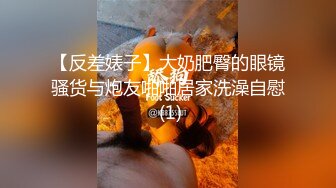 两个00后嫩妹妹！双女一起秀！苗条身材粉嫩小穴，镜头前掰穴搔首弄姿，跳蛋塞穴一起震