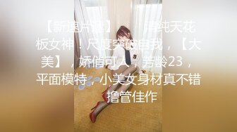   熟女妈妈和小鲜肉儿子乱伦啪啪性爱给狼友看，穿上黑丝给准备好的儿子交大鸡巴，让小哥后入草屁股给狼友看