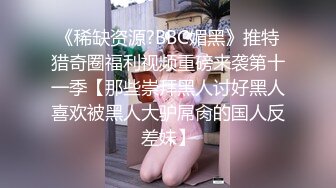 极品半老徐娘性感比基尼，如狼似虎韵味十足轻熟女和炮友无套啪啪做爱，手持镜头深喉吃鸡，操到内射，特写逼逼