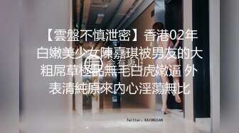 靓女服装店逛街男友在旁敢穿超短裙骚丁前后CD 制服JK学生妹展会做兼职粉色蕾丝内内发现镜头