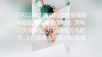 后入黑皮小狗