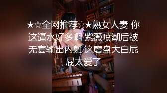 八块腹肌操炮友,炮友还一边拿着手机拍一边享受被操