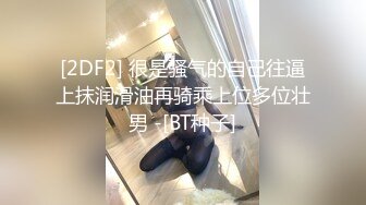  双飞高潮痴女，这两个母狗是真骚啊，全程露脸让小哥各种爆草蹂躏，淫声荡语一起舔鸡巴，连草带抠玩的好刺激