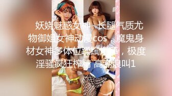 超棒美女3P淫乱盛宴✅享受后入的同时当然嘴里也不能闲着啦，说这个姿势是涨的我满满的，身上麻，