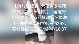 【新片速遞】  商场女厕全景偷拍肉丝小美女拖着下巴❤️享受着尿尿带来的快感