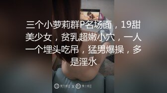 白虎美穴18极品萌妹，扎着麻花辫黑白丝袜，翘起双腿给你看小穴