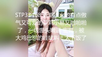 小情侣在家里做爱被偷拍 女的白白嫩嫩大长腿好身材躺在床上好诱人，冲动性奋鸡巴噗嗤啪啪抽插射了还要插