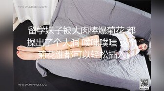 最新多位美女少妇极端贴B盗摄，B眼和BB离你只有一厘米 (2)