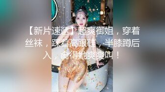 【极品稀缺 破解摄像头】JK风小姐姐更衣间拿手机自拍 多角度偷拍