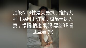 正在上班的公司女白领，制服诱惑逼里塞着跳蛋陪狼友骚，听狼友指挥到厕所小秀一下，揉奶玩逼跳蛋抽插呻吟