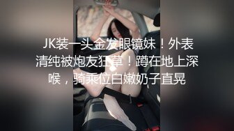 黑丝短发露脸骚货一个人床上发骚，道具插进逼里不停搅拌高潮迭起