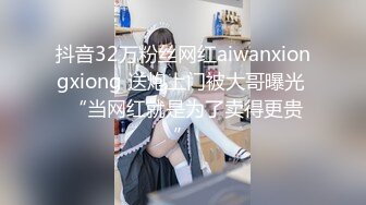 秘秘极品厕拍！美女如云服装城坑神逼脸同框偸拍数位漂亮小姐姐方便，亮点多多，颜值小妹干燥使劲拉面目狰狞最后用手抠出来