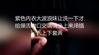 网曝非常淫骚的河南人妻出轨监控和自拍流出，和情人在家客厅后入，床上开发屁眼