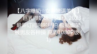 会所技师上钟了 女技师手口奶并用 搞得男客人欲火难耐，最后抱着女技师的头一顿疯狂抽插射嘴里！