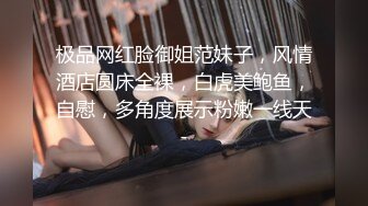 奶茶店女厕排扣裙红趾甲可人小妹,鲜美的无毛蜜桃穴真想下手摸摸