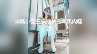 小伙洗浴中心找的服务员偷拍，大姐非常配合小哥吃着鸡巴让摸逼，玩了好几个姿势爆草抽插