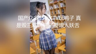 很正的人妻少妇风骚无比全程露脸制服开档黑丝诱惑，口交大鸡巴满眼风骚妩媚，各种抽插浪叫淫声荡语不断刺激