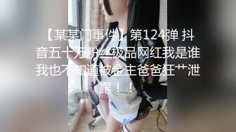  极品圆润美臀小少妇居家夫妻啪啪，跪着按头深喉插嘴，开档黑丝翘起大屁股后入