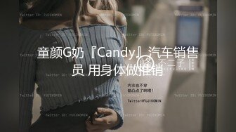 男子爬天花板偷窥漂亮妹子换衣服