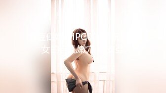 油头满面的韵味美少妇一个全裸自慰，特写美鲍鱼