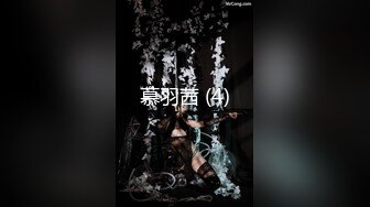 牛B大神大众浴室暗藏摄像头偷拍多位美女洗澡换衣服好像被其中有一位美女发现了