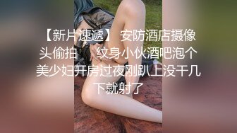 极品少妇女上位虎穴深入无套吞大屌，龟头好大，摩擦阴蒂和外阴，玩三P