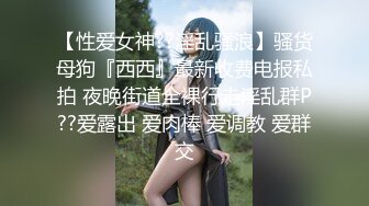 风骚的极品小少妇玩的好嗨，全程露脸丝袜高跟制服诱惑勾搭狼友，逼逼淫水多多，多道具玩弄