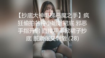 偷偷把套拿掉也许她是爽到假装不知道吧