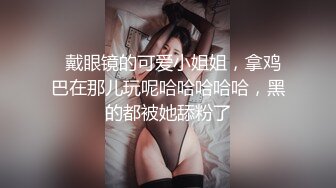 清纯系呆萌美少女！年纪不大超会玩！带上项圈道具自慰，假屌磨蹭骚逼，跳蛋塞入掰穴尿尿