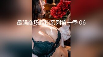  猥琐小哥迷翻漂亮的小女友找来朋友一起来玩3P