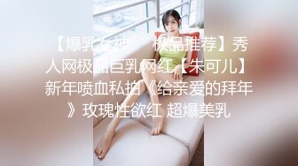 牛仔短裤漂亮妹子，一脸呆萌肉感美腿，抓着大屌深喉