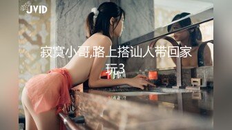 合租房门缝偷窥对门的纹身哥大战粉嫩小女友