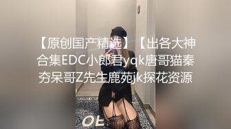 下班时间和女白领在公司厕所里偷偷来一发，射在她脸上