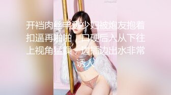  风骚女模特伺候两个小哥哥激情3P，全程露脸场面淫乱刺激，舔弄两个大鸡巴，前插后入各种玩弄