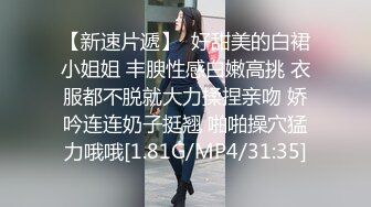 商场女厕全景偷拍白色长裙美女的极品美鲍鱼