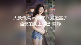 清纯尤物美少女，外表甜美乖巧，贫乳极品粉穴，站着掰开特写，摆弄各种姿势，让人欲罢不能