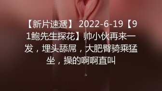 小伙苦等一夜  从2021年等到2022年  C罩杯美乳小姐姐姗姗来迟