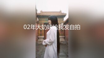 【新片速遞】  浅色线衣黑紧身裤美女❤️肥美的馒头穴细细长长的逼缝