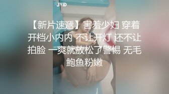 吊带淫丝青春水手服美少女▌薇薇安▌骑乘阳具高潮不禁颤挛流下一滩淫汁