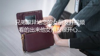 商城跟随抄底JK制服美女开档黑丝居然没穿内内还是稀毛极品一线天