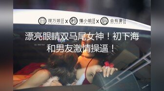   奶头还没涨开的小女人让大哥玩弄，无套草了骚穴骑在脖子上又草嘴，淫声荡语不断