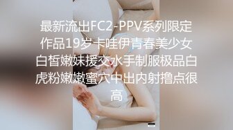 这关系有点乱 得好好理理 伪娘操真娘 同时被男人爆菊花 这鸡吧一甩一甩比男人都大 奶子比女人的大 这不浪费吗