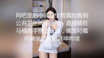  健身房厕所尿尿听到隔壁厕间有奇怪的声音意外偷拍到教练和女学员在里面嘿哟简直就是活春宫