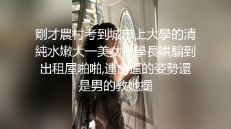 重庆女大学生眼镜斯文反差女大学生尿尿洗澡私拍，听尿尿声还害羞捂脸！露脸啪啪，后入嗷嗷叫 (1)