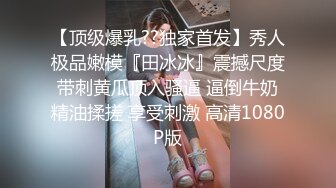 丰满熟女 桃子冰妈妈 字高叉泳衣 油亮棕色丝袜夹玩具深蹲，巨臀诱惑，跟着妈妈一起练瑜伽噢~