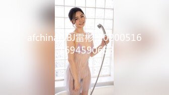 《母子乱伦》趁妈妈喝多了把她的大腿分开看到我妈完整的下面时✿我终于是没忍住亲了上去有点咸但没有腥味